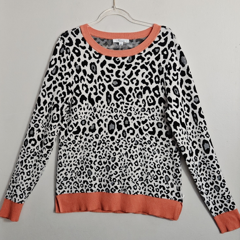 Animal print Cheetah Lightweight Sweater Black White,Orange Crew Neck Size Med
